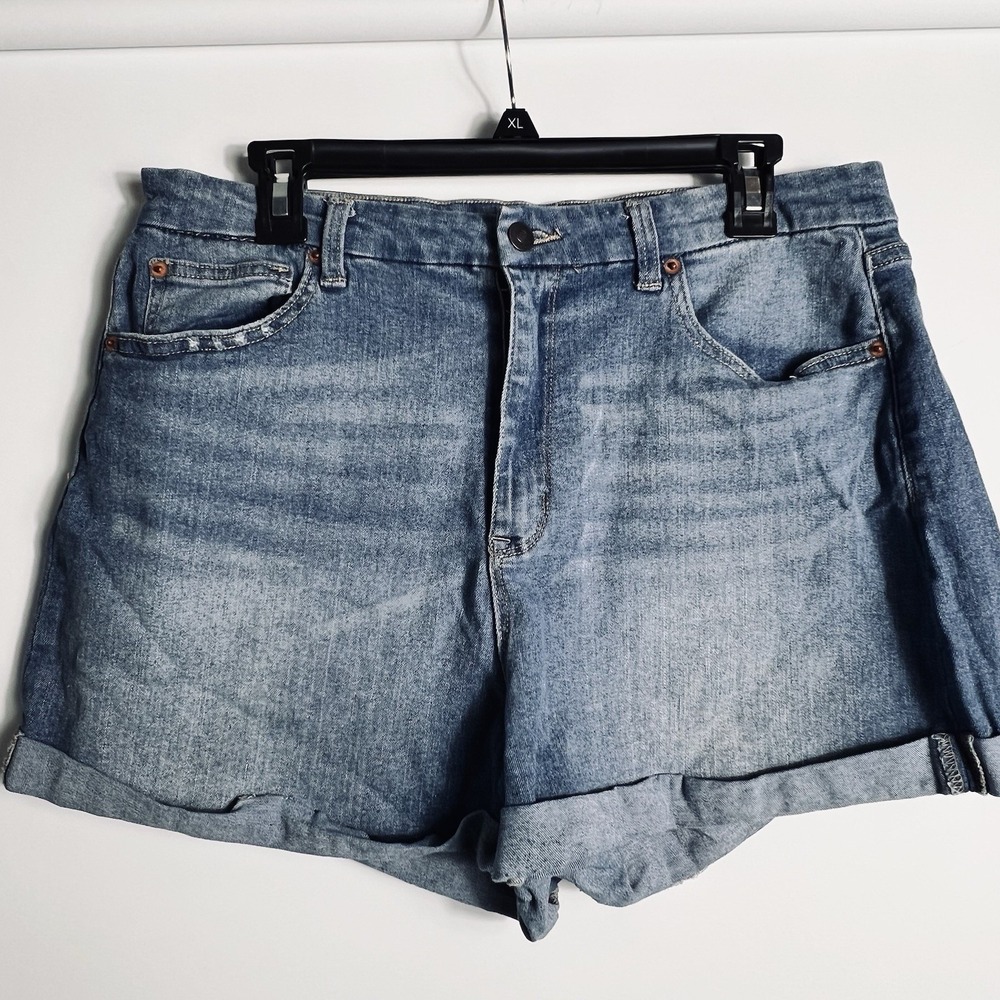 Y2K Women's No Boundaries Denim Shorts Size 17 Light Wash Rolled‎ Hem Casual